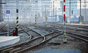 Východniari, cestujete vlakom? Pripravte sa na výluky, niektoré vlakové spoje nahradia autobusy