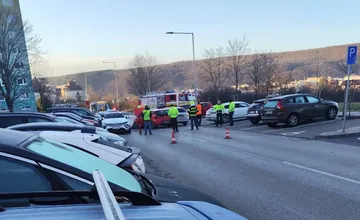 Ulicou na KVP neprejdete pre nehodu, s ďalšou rátajte pri výjazde z Barce