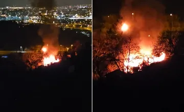 VIDEO: Hasiči hasili požiar na Furči, horela jedna z chát. Zásah komplikovala príjazdová cesta