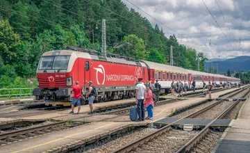 Jednotný lístok uľahčí cestovanie po Slovensku, ľudí to má motivovať presadnúť z áut do vlakov a autobusov
