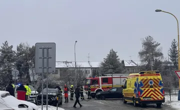 Na košickom sídlisku sa zrazili dve autá. Touto križovatkou neprejdete, použite obchádzkovú trasu