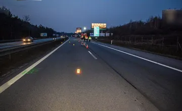 Smrteľná nehoda na Zelenom dvore: Pod kolesami prišiel o život mladý chodec, vodič ušiel, polícia po ňom pátra