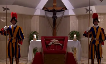 Telo pápeža Františka vystavili vo Vatikáne, pohreb sa očakáva v sobotu, veriaci z celého sveta prichádzajú do Ríma
