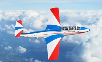 Zážitok, ktorý doslova berie dych! Na Slovensku môžeš letieť stíhačkou L-29 Delfín až 700 km/h