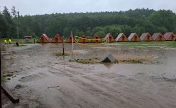 FOTO: Minúty hrôzy na detských táboroch v Česku. Pre silný dážď ich museli ukončiť, evakuovali viac ako 200 osôb