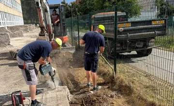 FOTO: Košické školy a škôlky sa cez prázdniny premenili na staveniská. Deti nahradili robotníci, ktorí makajú ostošesť