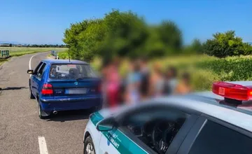 Kuriózny prípad z okresu Michalovce. Vo Felicii sa okrem šoféra viezlo ďalších 17 osôb