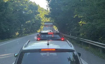 Zo Svinice hlásite rozsiahle kolóny aj poriadne zdržanie, dôvodom je hromadná dopravná nehoda