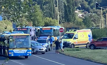 V blízkosti košického Metra došlo k dopravnej nehode. Tvoria sa tu kolóny, úsek hlásite ako neprejazdný