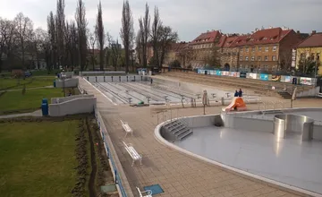 Košické kúpaliská hlásia záverečnú, otvoria ich až o rok. Ak sa chcete okúpať, máte už len pár možností