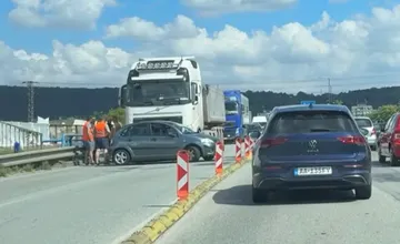 Most VSS zablokovala zrážka kamiónu a auta, smerom na Optimu to ani neskúšajte, úsek je neprejazdný