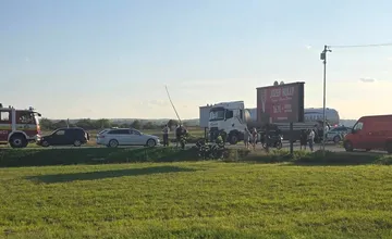 V Drienovci opäť pozor na dopravnú nehodu, blokovaný je jeden jazdný pruh