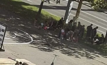 FOTO: Na asociálov sa sťažujú aj na košickom Severe, miestnych hnevá, že stanica Mestskej polície je priamo nad námestím