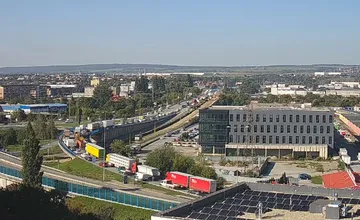 Nehoda na Moste VSS ochromila obidva smery, rátajte so zdržaním v kolónach