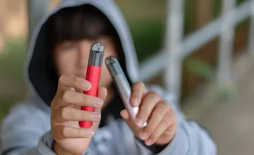 E-cigarety lákajú deti. Ani tie však pre ne nie sú bezpečné