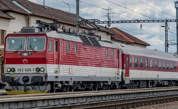 Vo vlaku smerujúcom do Košíc sa pokazil rušeň, poruchu následne dostal aj nasadený náhradný rušeň