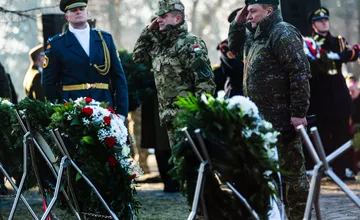 VIDEO: Slovensko si pripomína najväčšiu leteckú tragédiu, pád lietadla neďaleko obce Hejce neprežilo 42 vojakov