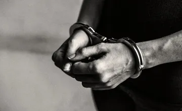 Mimoriadna udalosť na východe. V byte boli nájdené tri mŕtve osoby, syn mal zabiť rodičov a sestru