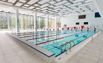 Michalovčania si už niekoľko dní nezaplávali, voda zaliala priestory mimo bazéna, zatvorený je aj wellness