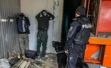 Krádež im nevyšla, pohyb mužov v opustenej budove na Textilnej v Košiciach si všimli ľudia a zavolali políciu