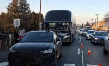 V okrese Košice - okolie došlo k vážnej dopravnej nehode, autobus narazil do osobného auta, rátajte so zdržaním