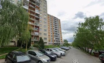 Ďalší smutný nález na košickom sídlisku, pred vstupom do bytovky našli mŕtvu osobu