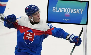 Košičan Slafkovský že nie je Slovák?! Trapas v priamom prenose, športová televízia si slovenskú vlajku pomýlila s inou