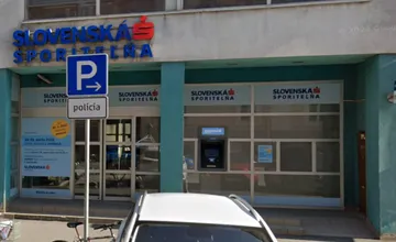 Dlhé roky žila v centre Košíc pri bankomate vedľa policajnej stanice žena, no zrazu zmizla. Ľudia riešia, čo je s ňou