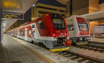 Východniari budú musieť prestúpiť do autobusov, viacerých vlakových spojov sa dotknú výluky. Kedy a kde?