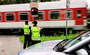 V jednom z vlakov na Spiši museli zasahovať muži zákona, vlak nabral polhodinové meškanie