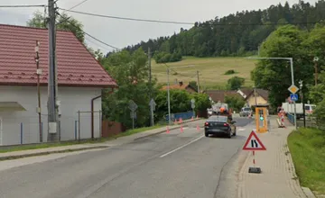 Harichovce sú opäť centrom pozornosti, miestni obyvatelia podľa vedenia košickej župy nechcú opravený most