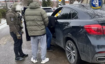 VIDEO: Pri policajnej razii na východe Slovenska zaistili desiatky tisíc nelegálnych anabolík 
