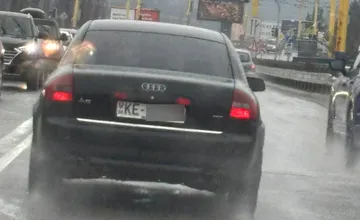 FOTO: Vodičov na Hlinkovej v Košiciach prekvapila netypická ŠPZ na čiernej Audi, komu môže patriť?  