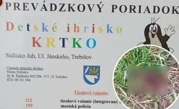 FOTO: Otrasné! Toto si nachádzajú rodičia a deti na ihrisku v Trebišove. Dovolili by ste to aj doma?, pýtajú sa miestni
