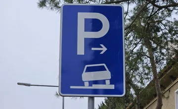 Regulované parkovanie na KVP sa odkladá o rok. Čo majú robiť občania so zakúpenými kartami?