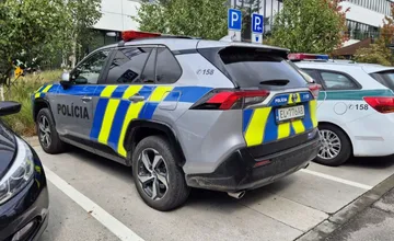 Polícia rieši dva hororové prípady na východe. Matke sa vyhrážal, že jej vytrhne jazyk, druhý chcel podrezávať hrdlá 