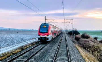 Plánujete počas marca cestu vlakom z Košíc do Budapešti? Vlak vás neodvezie, musíte nastúpiť do autobusu