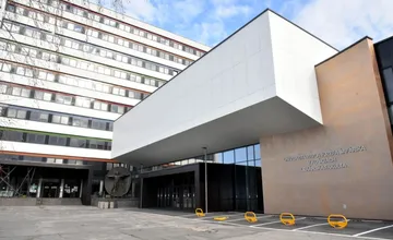 Výučbu medikov na košickej univerzite prerušila nahlásená bomba, celú budovu evakuovali