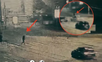 VIDEO: Starček prechádzal v centre Košíc na červenú, keď ho z cesty zmietlo auto, leží v nemocnici