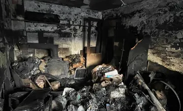 FOTO: Pri Košiciach takmer do tla zhorel dom, žil v ňom člen opozičnej strany. O pomoc prosí aj známa poslankyňa