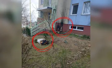 FOTO: Pokojný slnečný deň narušili na košickom sídlisku šľahajúce plamene. To niekto vyhodil horiaci matrac von oknom?