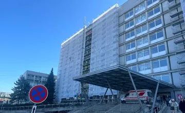 V areáli košickej Univerzitnej nemocnice sa objavil stavebný ruch, čo má byť výsledkom rekonštrukcie za päť miliónov?