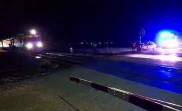 FOTO: Tragická zrážka vlaku na východe: Muž mal sedieť na koľajniciach s fľašou alkoholu, keď prichádzal vlak