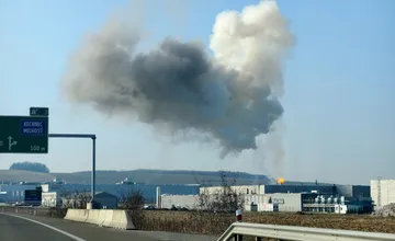 FOTO: V priemyselnom parku v Kechneci znova horelo, evakuovať sa muselo okolo 500 zamestnancov