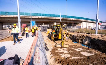 FOTO: Pri modernizácii električkovej trate na Jazere narazili na nečakané problémy. Stihnú ju dokončiť načas?