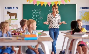 FOTO: V Rozhanovciach štartuje projekt, ktorého výsledkom budú moderné priestory miestnej základnej školy 