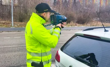 Vodiči, pozor! Za rýchlosť v obci môže hroziť pokuta až 600 eur, pravidlá sa majú sprísniť