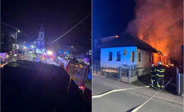 FOTO: Strechu rodinného domu v Kalši pohltil požiar, šľahajúce plamene bolo vidieť už z diaľky 