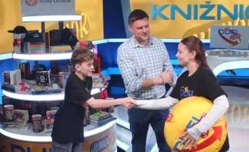 FOTO: Obľúbená televízna sútaž Duel Junior má nového rekordmana, Je ním Michalovčan Šimon, išiel otázku po otázke