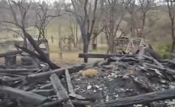VIDEO: Stodoly v obci pri Rožňave zachvátili plamene, po zásahu hasičov ostal len smutný pohľad